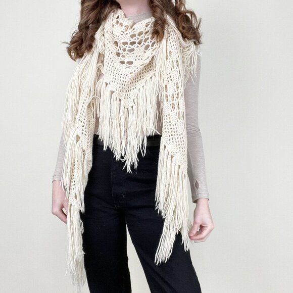 Elegant Cream Crochet Shawl - Picture 4 of 6